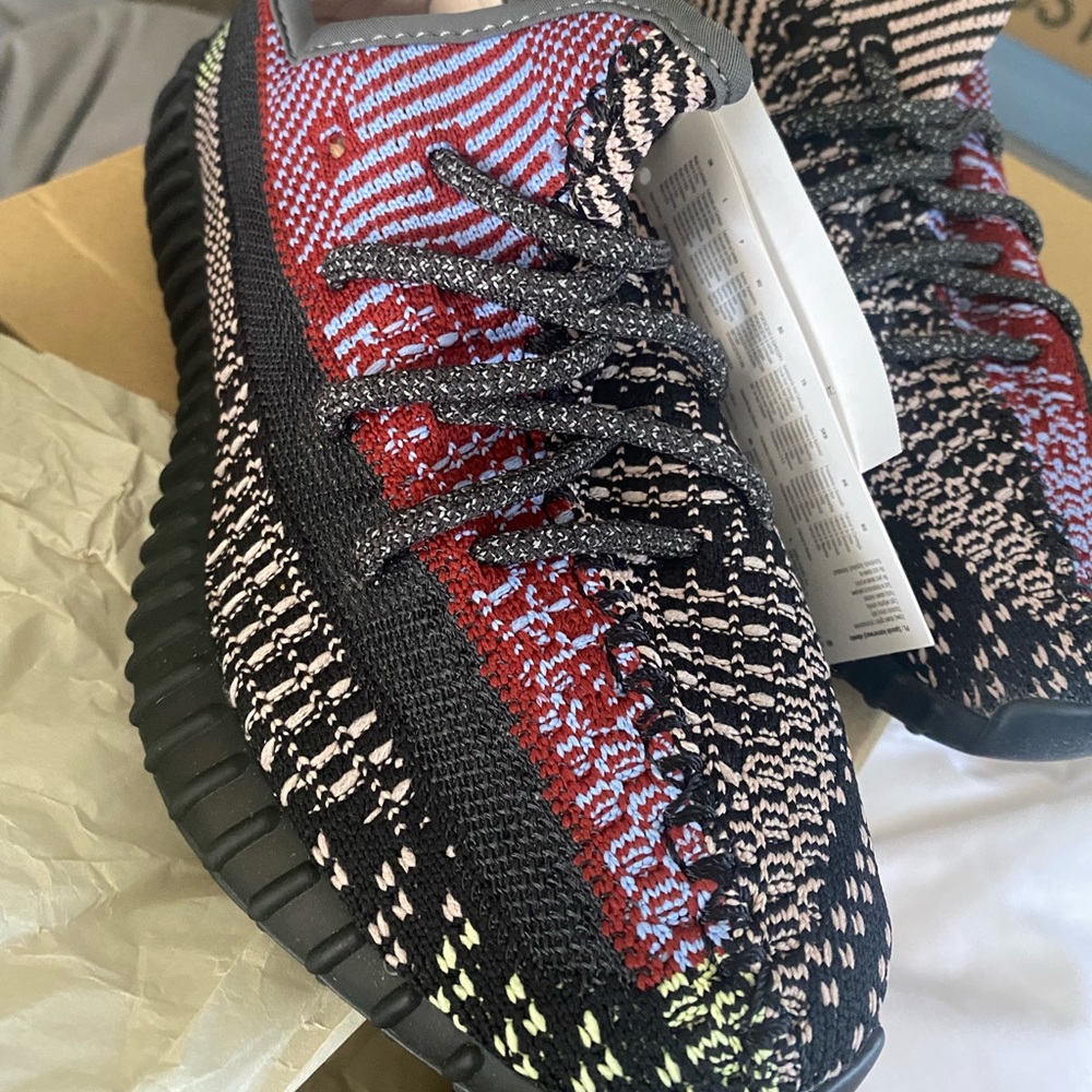 Yeezy boost 350 brand new never worn.